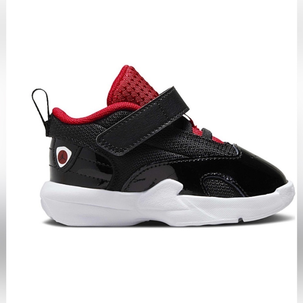 Jordan Boys Max Aura 6 Black and Red Sneakers-Size 7.5